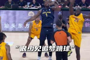 “追梦格林中国行进入打球模式”🏀