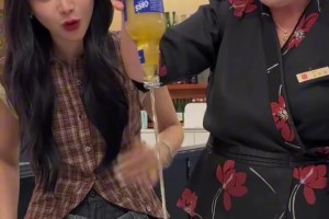 娜姐的酒量真可以啊！美娜：打卡韩国姨母调酒，高低不能认输😂